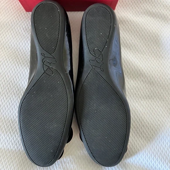 Roger Vivier Black Patent Leather flats w/ Pink Floral Appliqué Size 8 1/2 - Picture 3 of 12